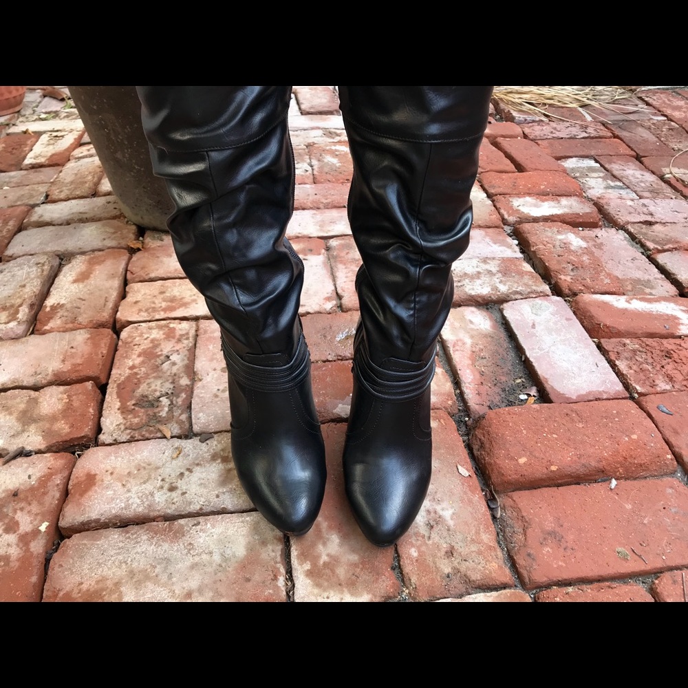 Knee high boots 👢